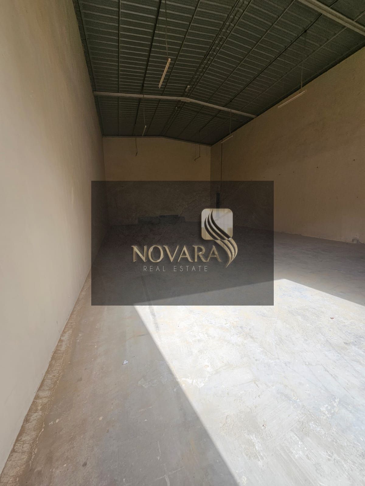 Warehouse in Umm Al Quwain, 2500 sq ft, 25 kW electricity, ready for immediate handover, rent 95,000 dirhams, suitable for business and storage.