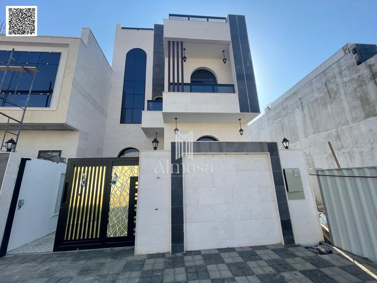 Spacious 5-bedroom townhouse in a prime location