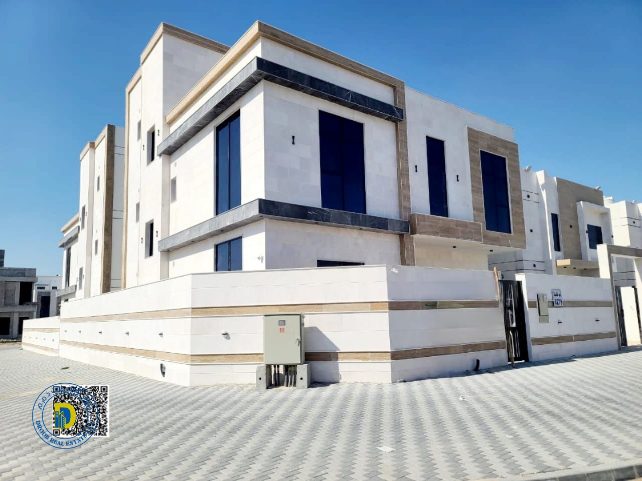 For sale: Modern corner villa with 7 bedrooms and a roof terrace in Al-Helio 2 area. Registration fees included. Freehold . Bank financing