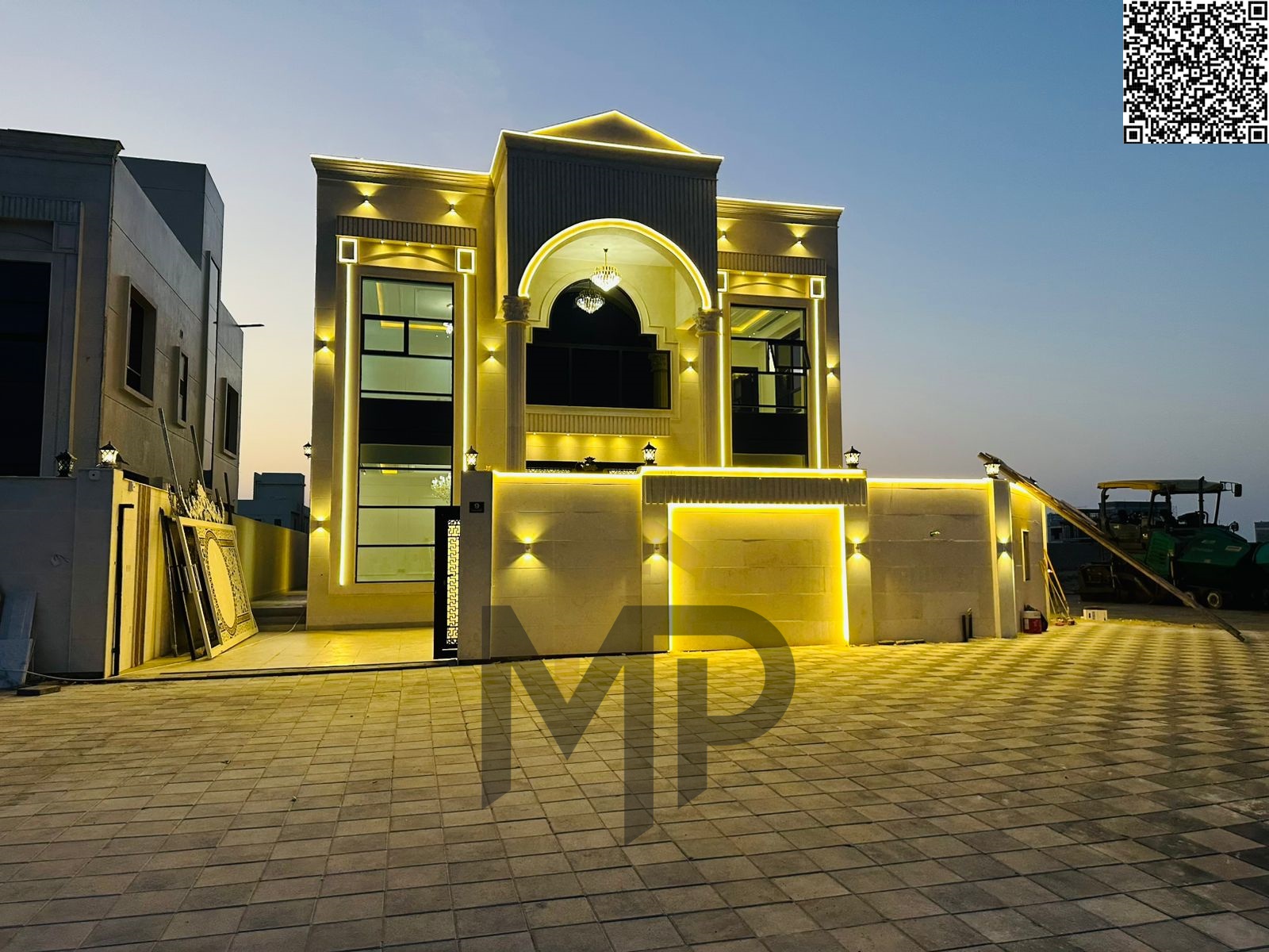 A luxurious classic villa in Al-Haliyo 2 with a rooftop terrace and stunning views – featuring 5 master bedrooms with an elegant design that combines