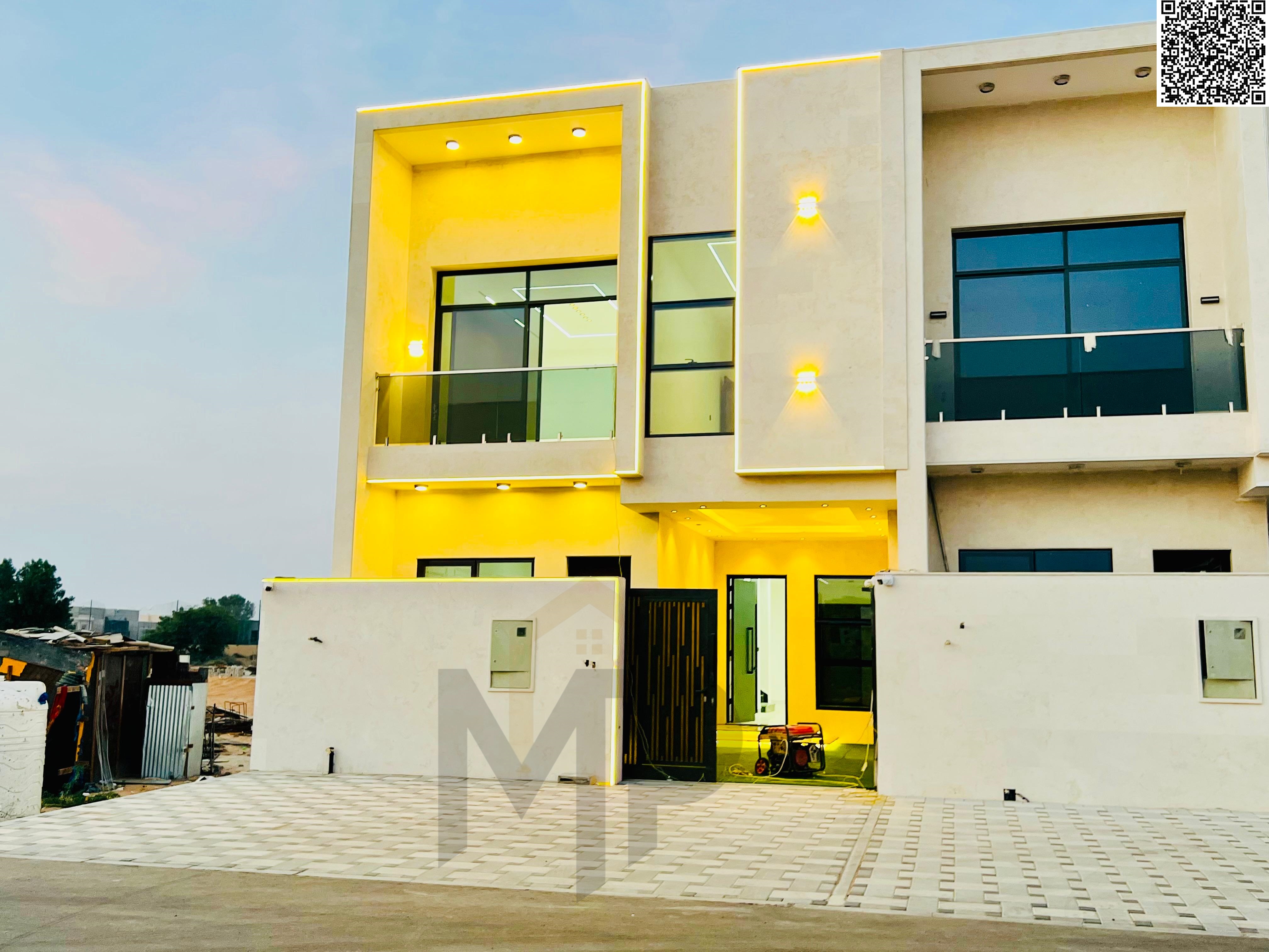 A distinctive villa at an attractive price, two floors and a roof, for sale directly from the owner. Prime location directly opposite the mosque and c