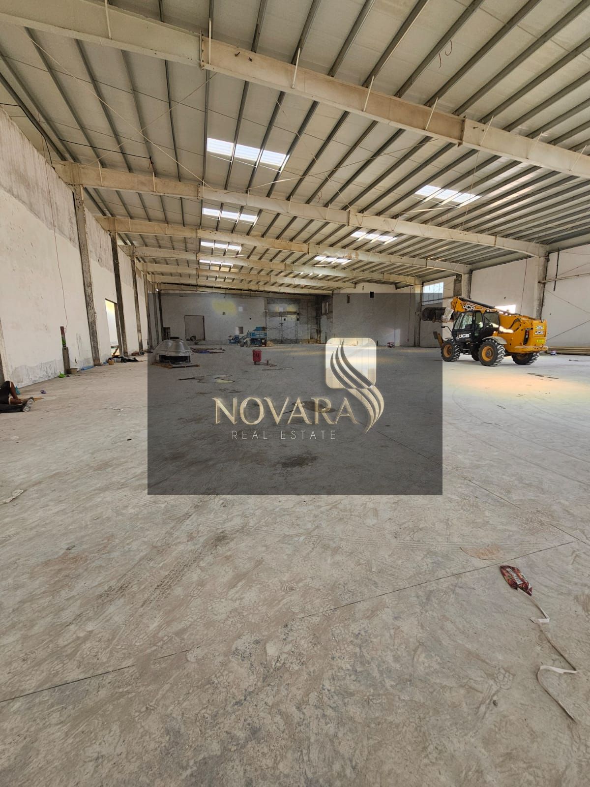 Investment Opportunity – Large, fully equipped warehouse for rent in Umm Al Quwain Total area of 27,500 sq ft