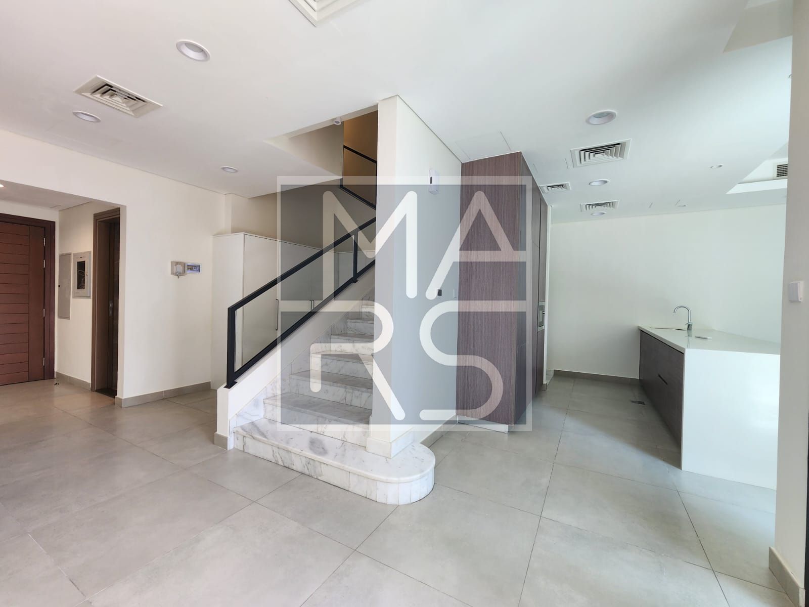 Corner villa – 4 bedrooms – Freehold