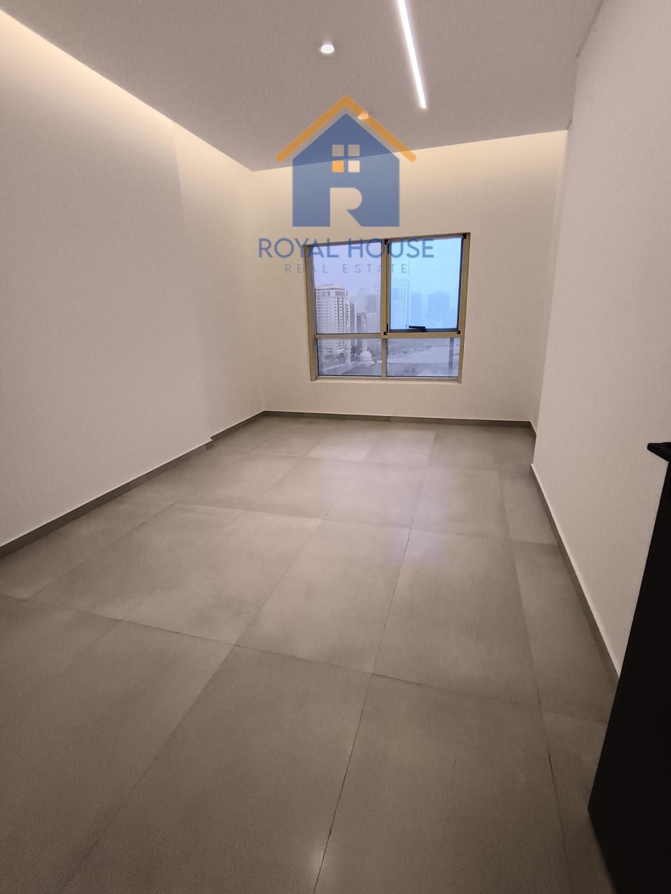 Spacious 2 BR with Balcony in Al Khan - Waterfront Living