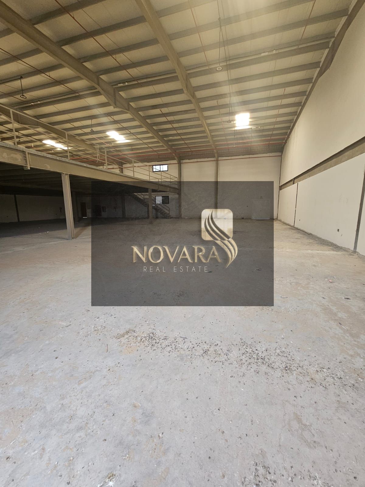 Warehouse for rent in Umm Al Quwain, area 13,000 sq ft (8,000 sq m + 5,000 sq m mezzanine), 80 kW electricity, rent 440,000 dirhams per year.