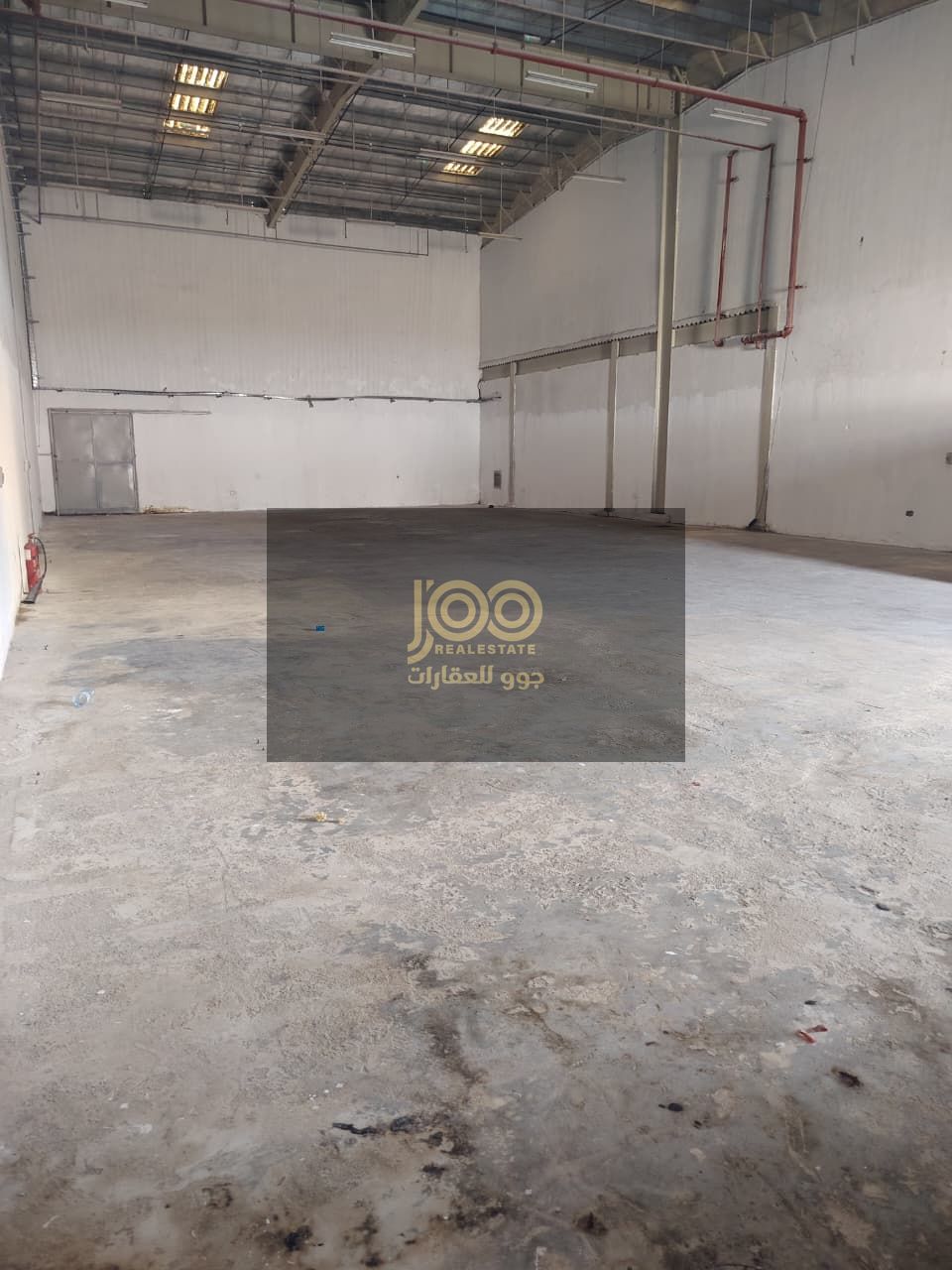 A spacious warehouse is available for rent in Umm Al Thuoob, offering an ideal solution for businesses seeking a well-located and functional storage o