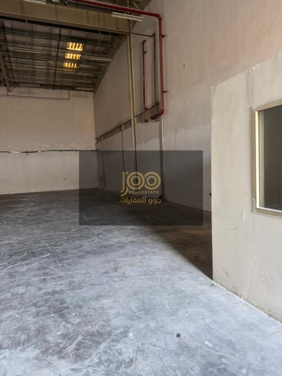 A prime warehouse is available for rent in the industrial area of Umm Al Quwain, boasting a strategic location suitable for various uses.