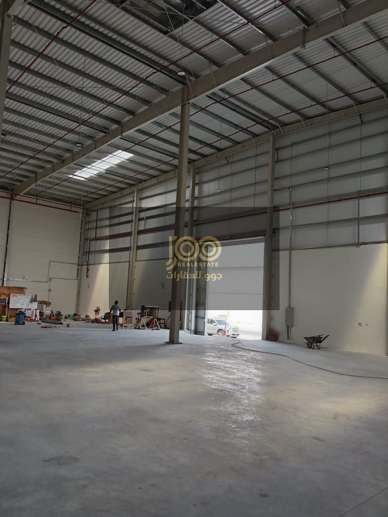 For annual rent, a warehouse in Umm Al Quwain in the Umm Al Thuoub area, distinguished by its vital location and easy access from various roads, suita