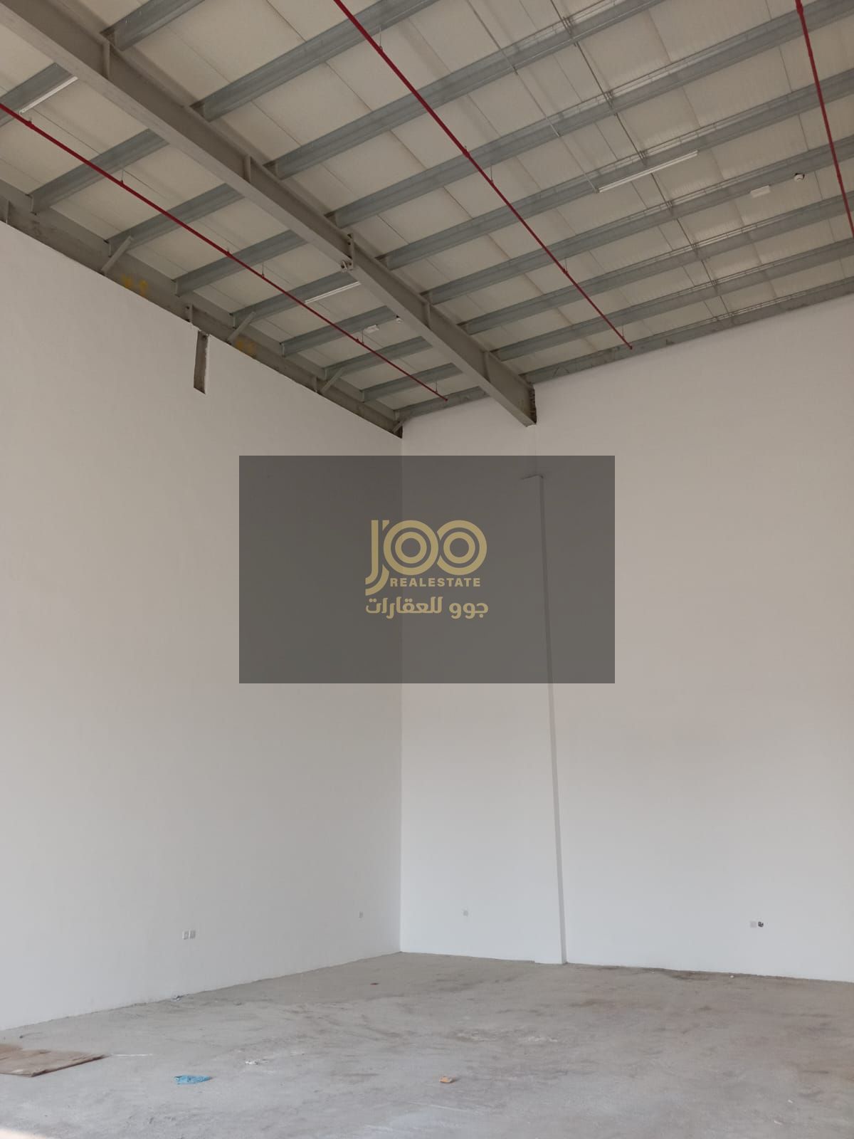 A prime warehouse is available for rent in the Umm Al Thu'ub Industrial Area. Suitable for various commercial or storage activities.
