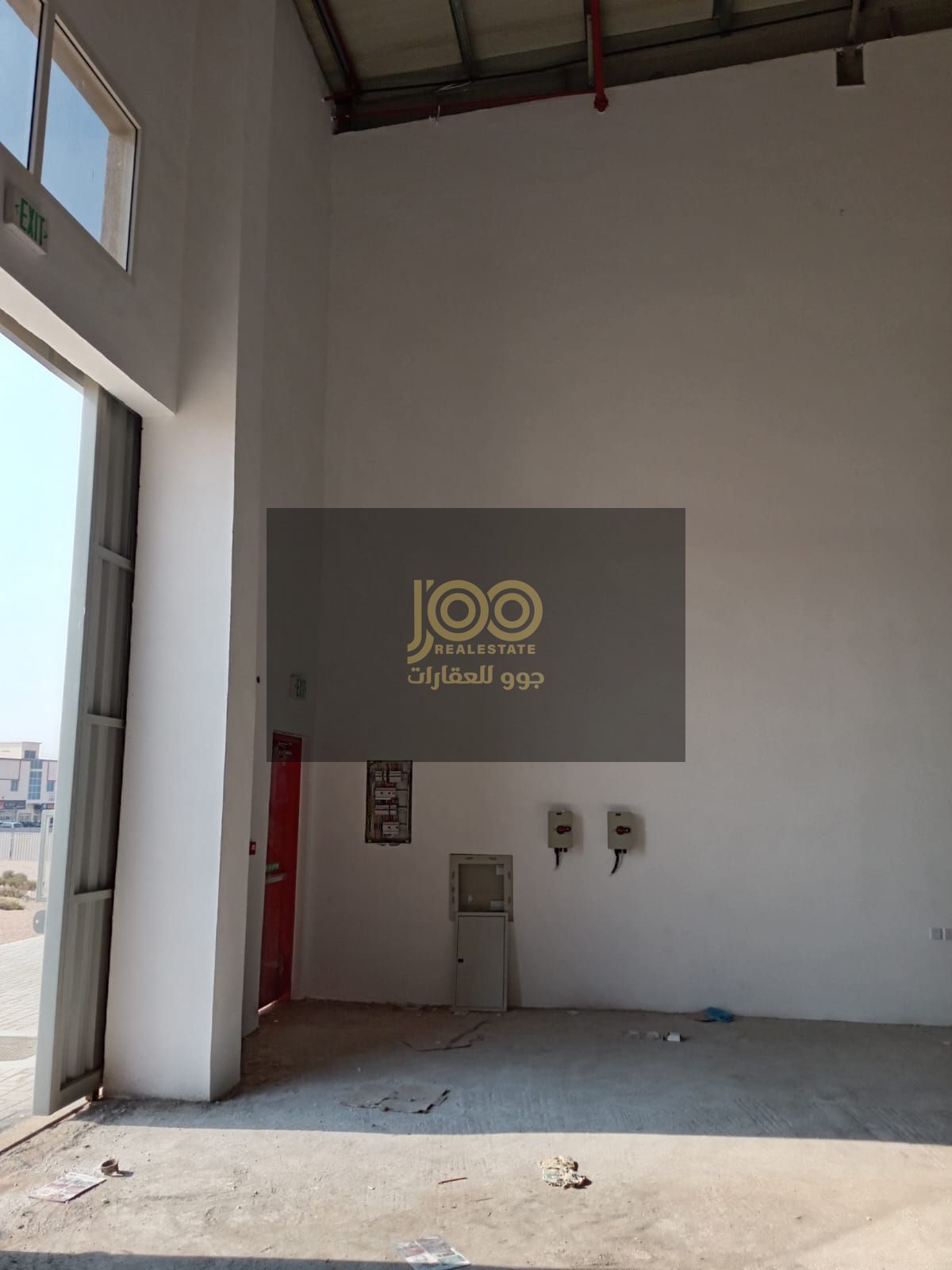 Warehouse for rent in a prime location. A 3000 sq ft warehouse is available, suitable for various commercial and service activities, at a reasonable p