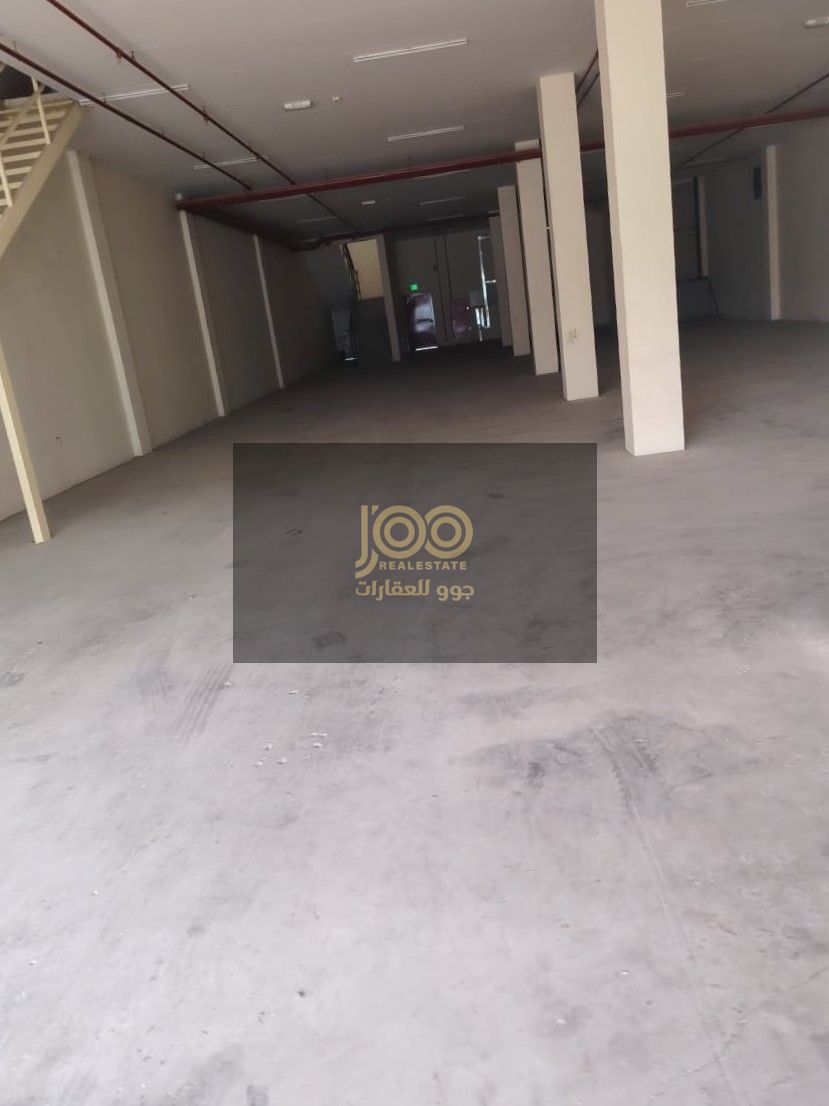 Electricity 40 kW. Suitable for all activities. Prime location for investors.