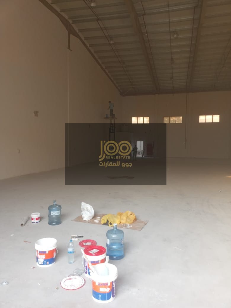 Annual rent in Umm Al Quwain, Umm Al Thu'ub area, suitable for various uses, whether commercial, storage, or industrial.