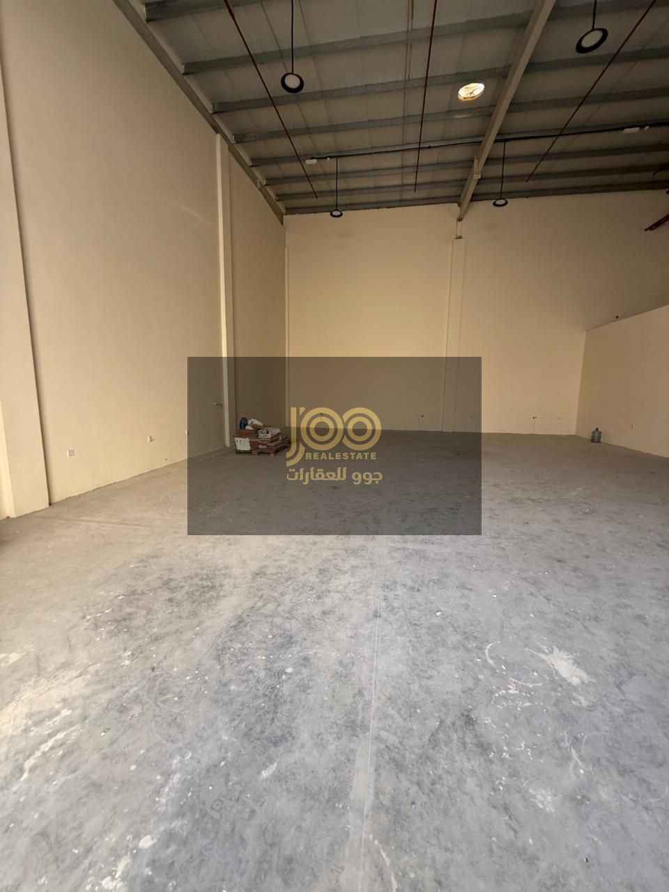 Warehouse for rent in Umm Al Thu'ub, featuring a spacious area suitable for various commercial and industrial uses.