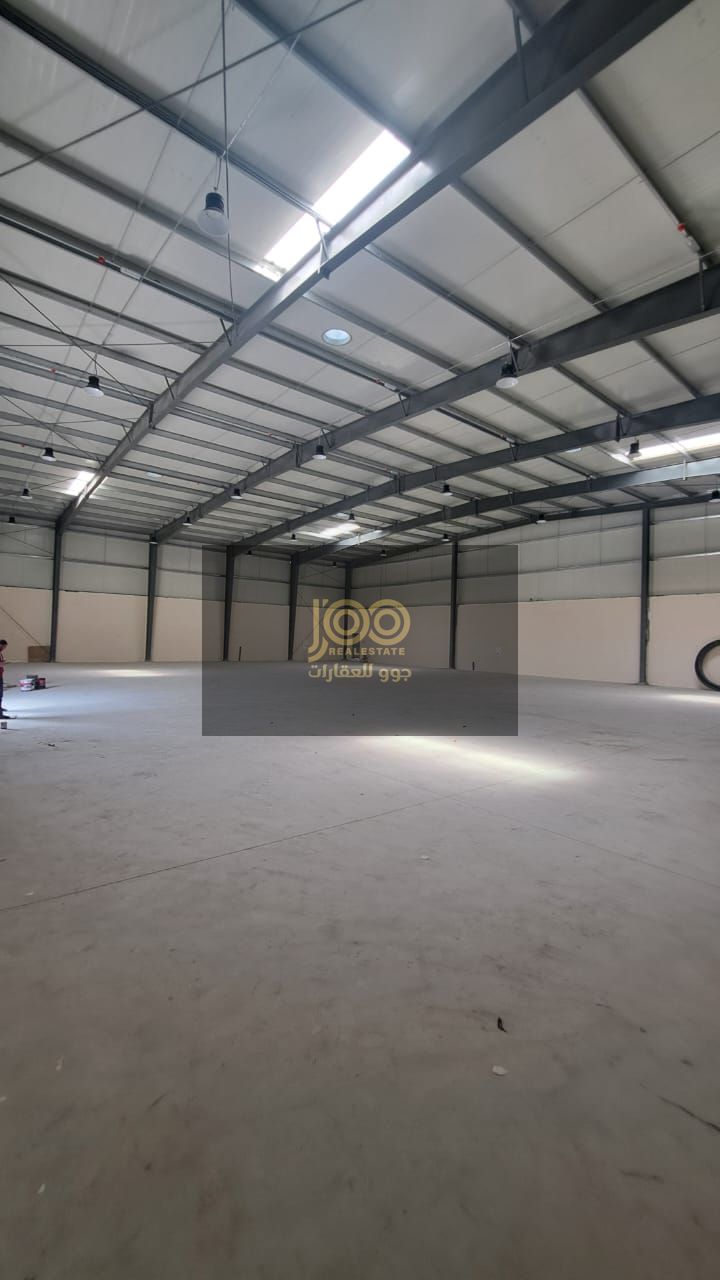 A complex consisting of a warehouse, land, workers' accommodation, and an electricity office. 183 prime strategic location.