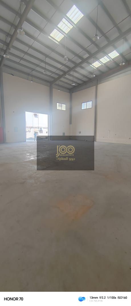 Warehouse for rent in Umm Al Quwain, Umm Al Thu'ub area, with a prime location suitable for various commercial and industrial activities.