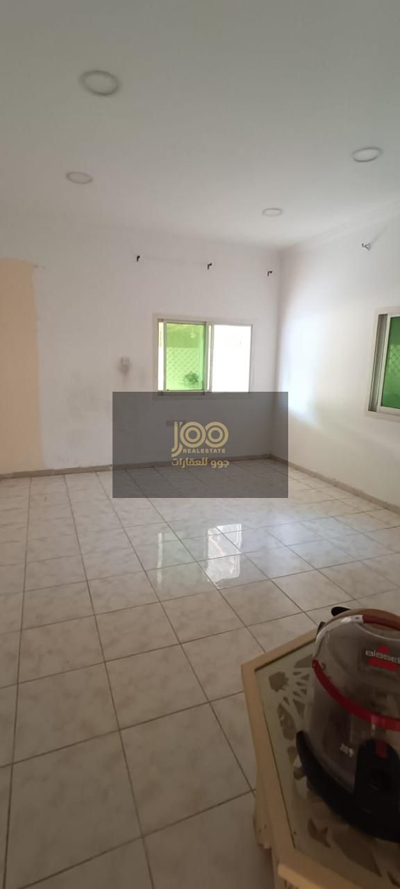 A stunning villa for rent in Umm Al Quwain, in a quiet area and prime location, offering you and your family comfort and privacy.