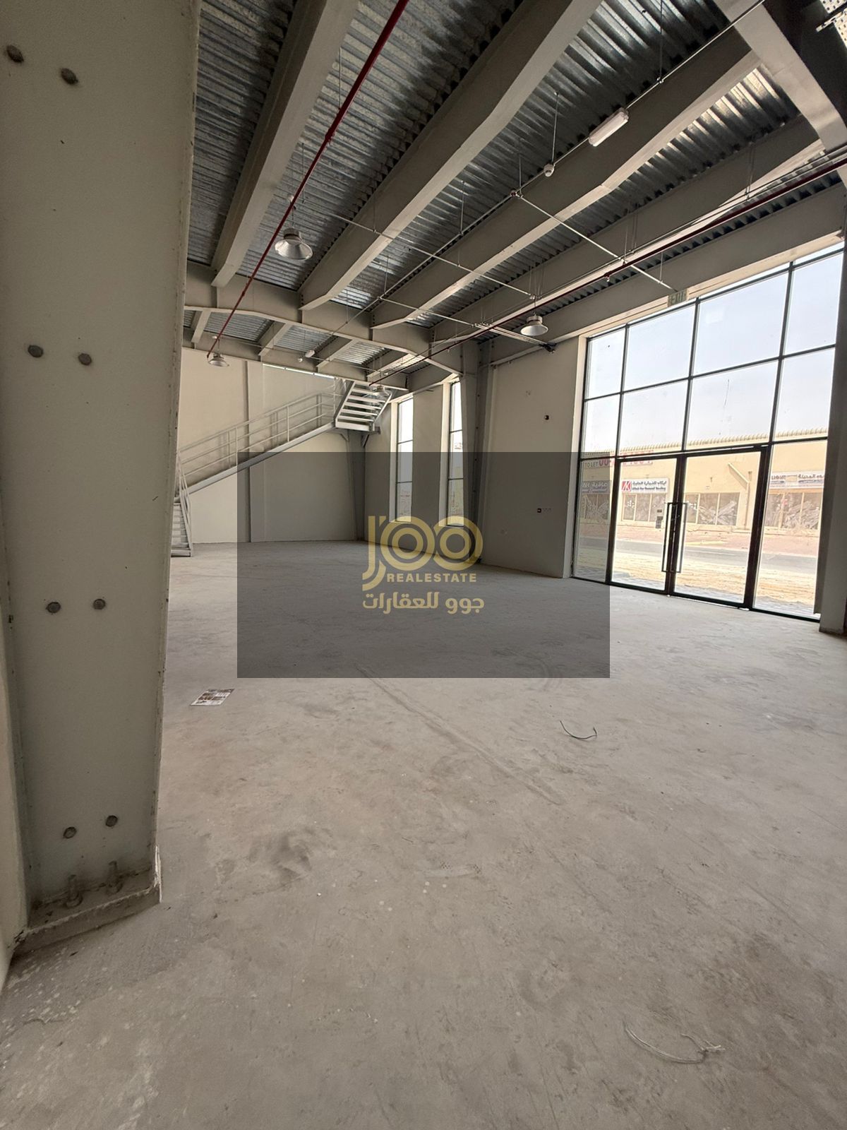 Warehouse for rent, mezzanine level, 232 kW electricity, suitable for all activities.