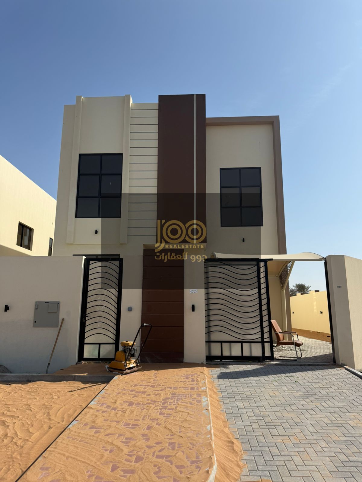 A two-story villa with 5 rooms. On a main street, its price is 110,000