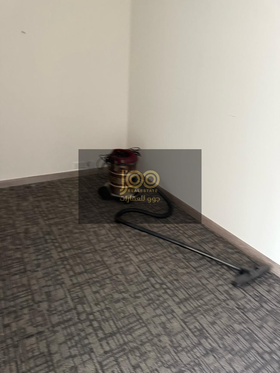 Here’s the English version: A shop with an area of 810 sq ft. Price: 65,000 in four installments, or Price: 55,000 in a single payment.
