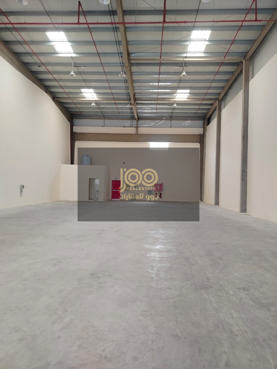 A warehouse for annual rent in the Emirate of Umm Al Quwain, in the Umm Al Thuoub area. The place is ready for immediate use and is characterized by c