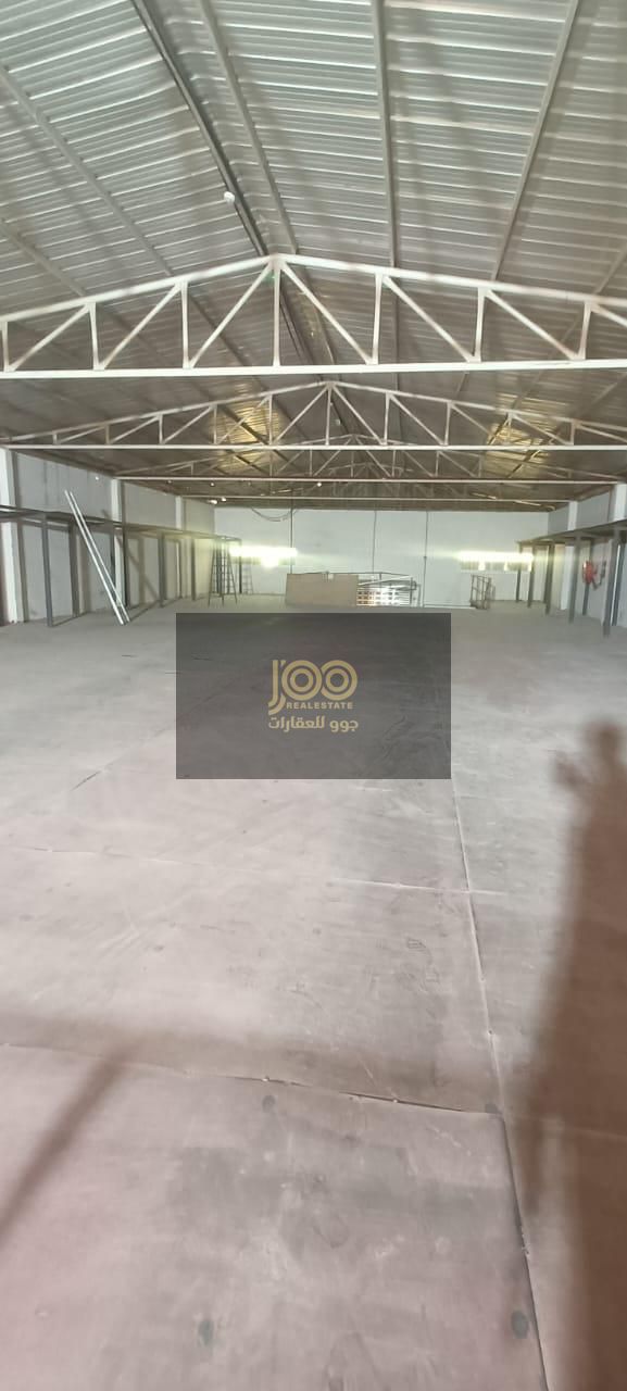 Warehouse for rent in Umm Al Quwain, ideal for annual storage, strategically located near main roads. 1