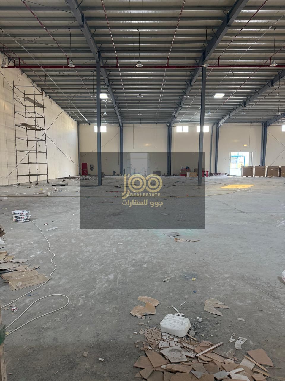 For rent a large warehouse with a total area of 45000 square feet equipped with a powerful 750