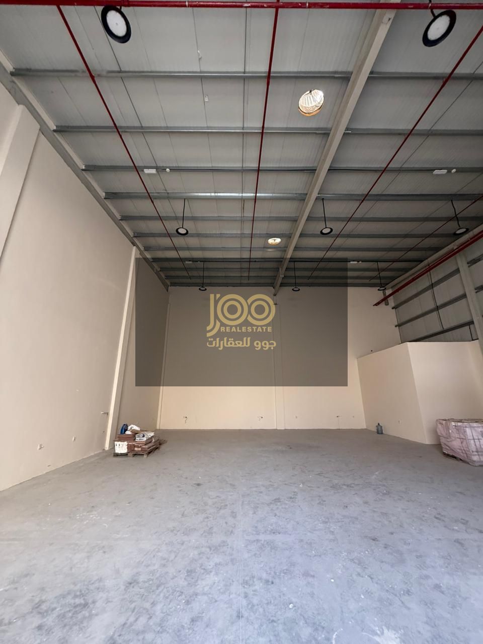 For rent a spacious warehouse located in Umm Athoub with a total area of 2400 square feet making