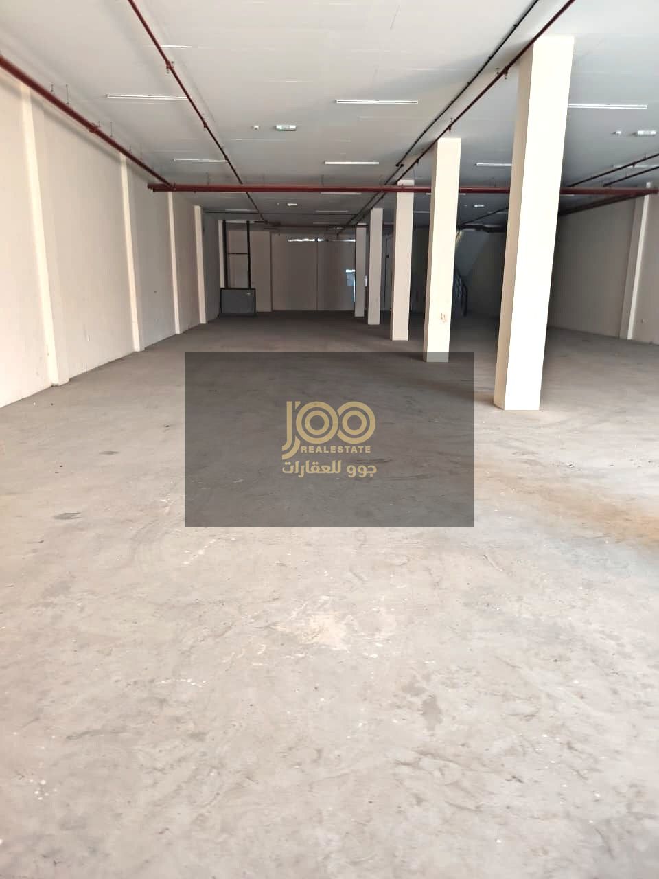 A spacious warehouse with an area of 11,450 sq ft, equipped with 40 kW of electricity