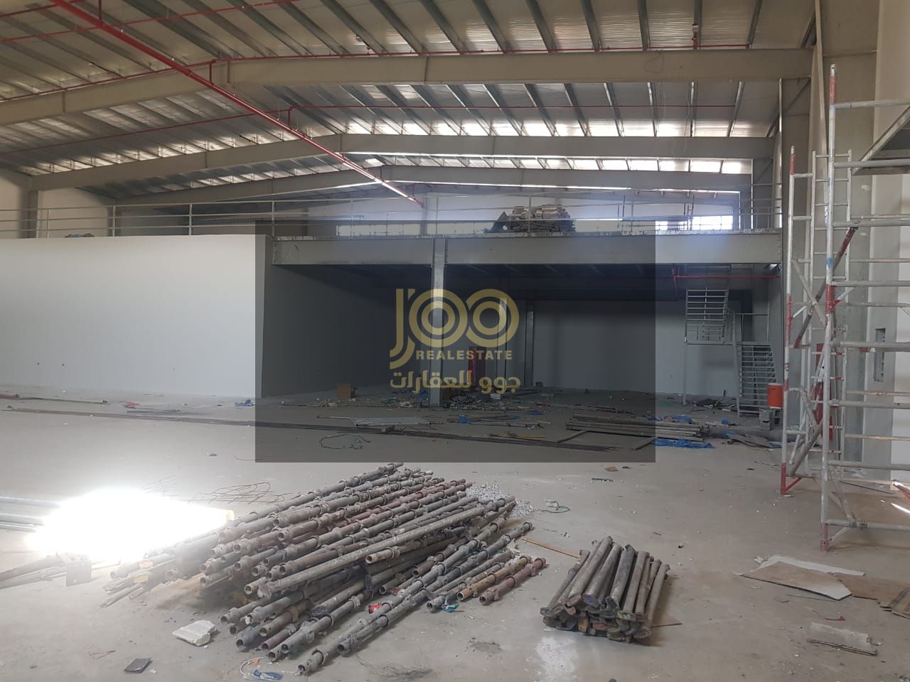For rent: A distinguished complex in the Umm Al Thu'ub area consisting of a warehouse, showroom, and shops. Its age makes it suitable.
