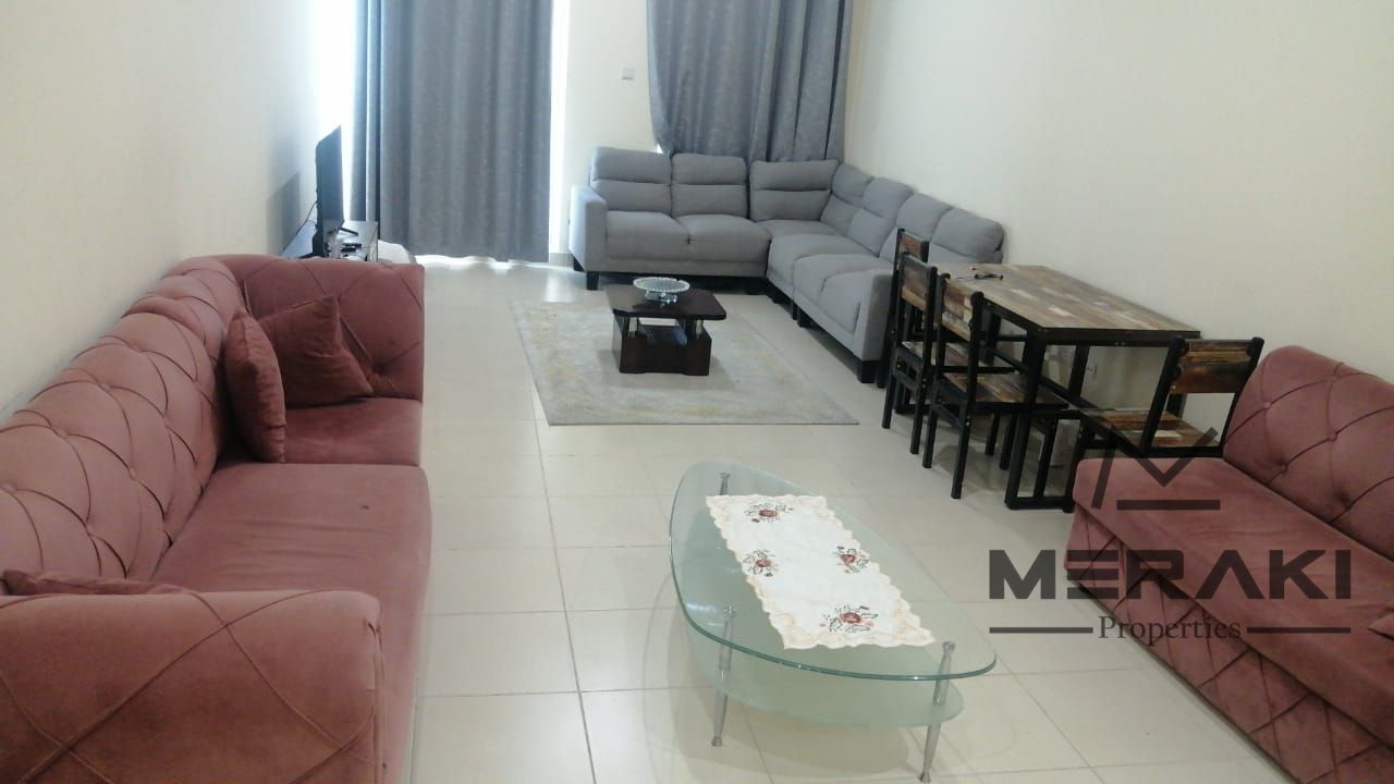 A spacious bedroom and living room, a really great price, an amazing location in the heart of Ajman, and on top of all that, a very attractive down pa