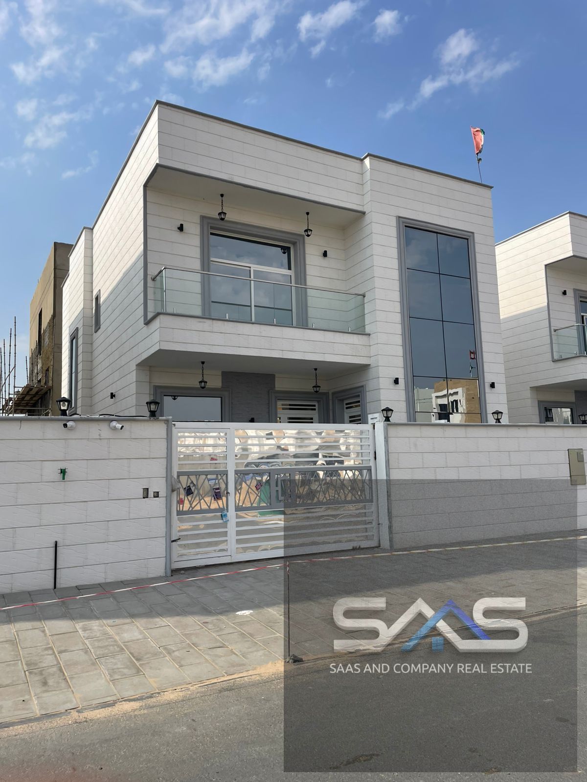 Luxury Villa for Sale – Modern Design with Roof Lounge & Spacious Garden