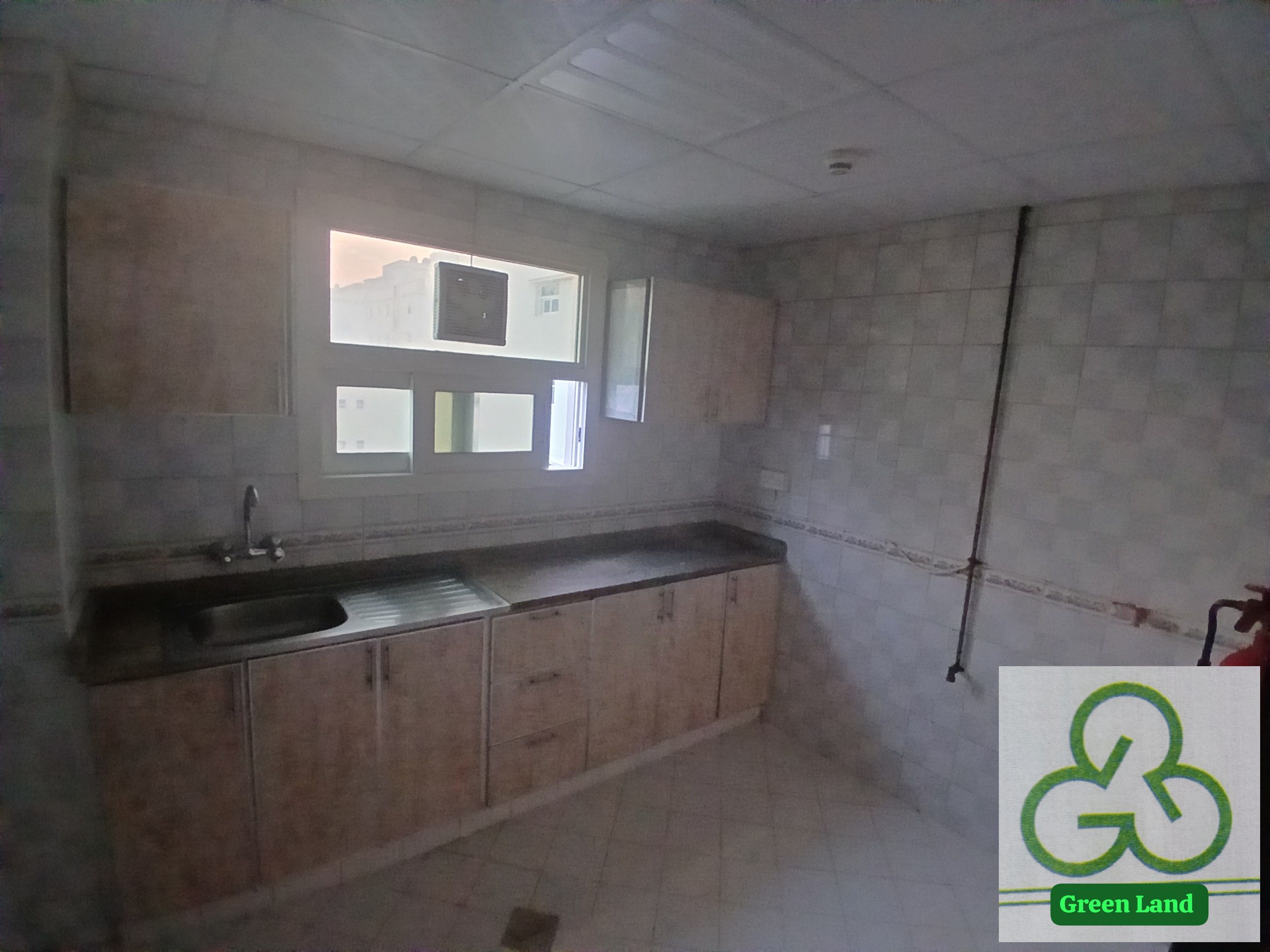 OFFER 2BHK AVAILABLE 40K QULLAYA CENTRAL AC GAS FAMILY BUILDING IDEAL LOCATION WITH BALCONY