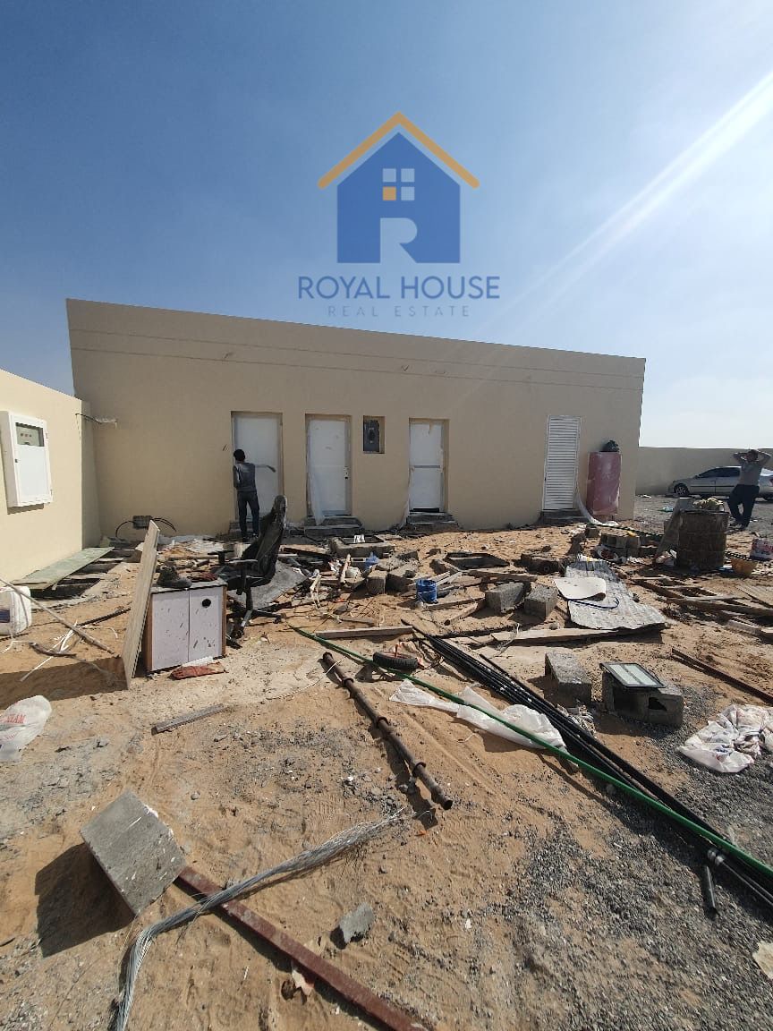 Al Sajaa: huge open yard for rent