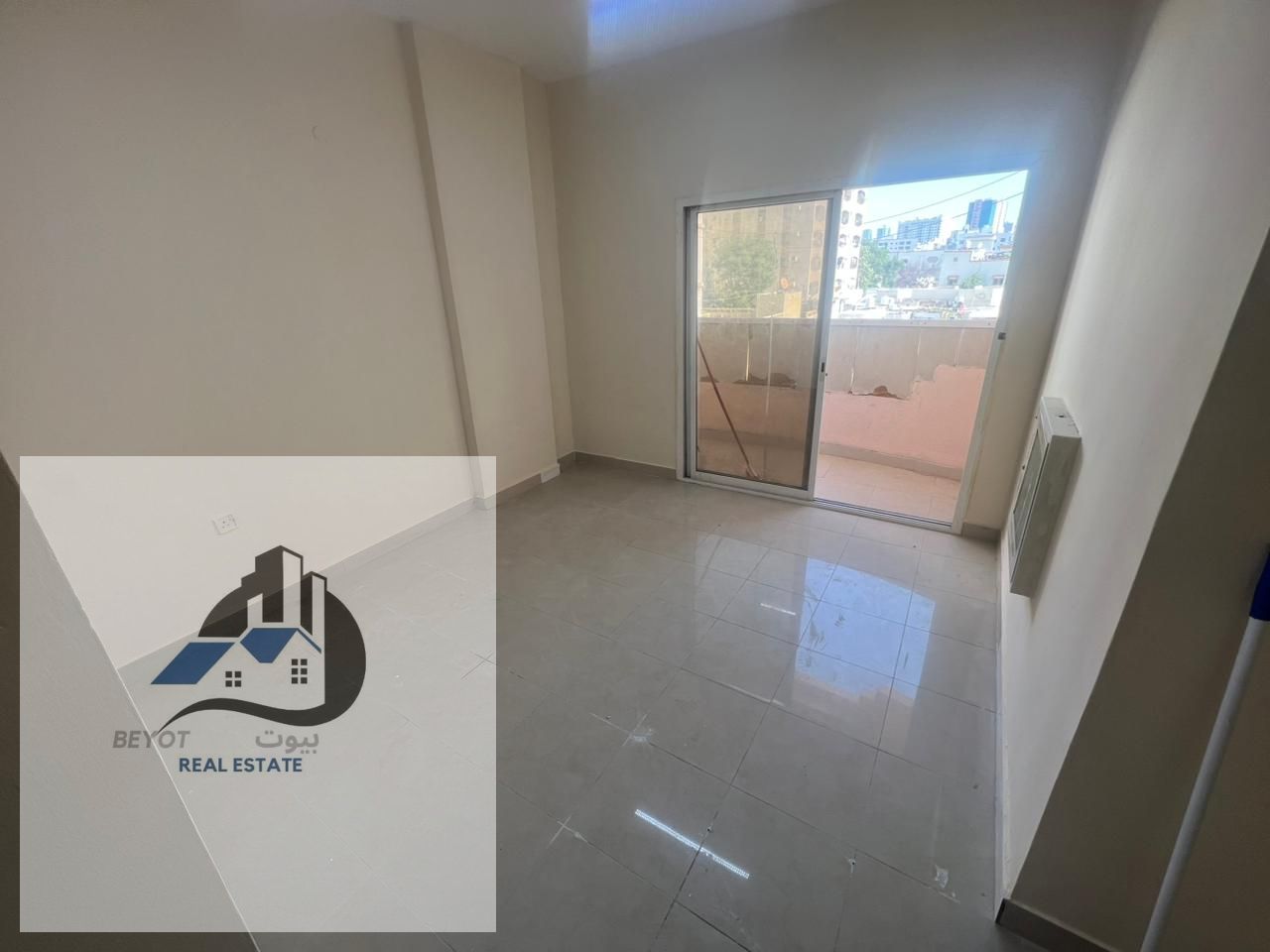 For Rent – 2 Bedroom Apartment with Living Room in Al Nakheel 1, Ajman Location: Al Nakheel 1, 2nd row from Ajman Corniche, very close to Dubai a