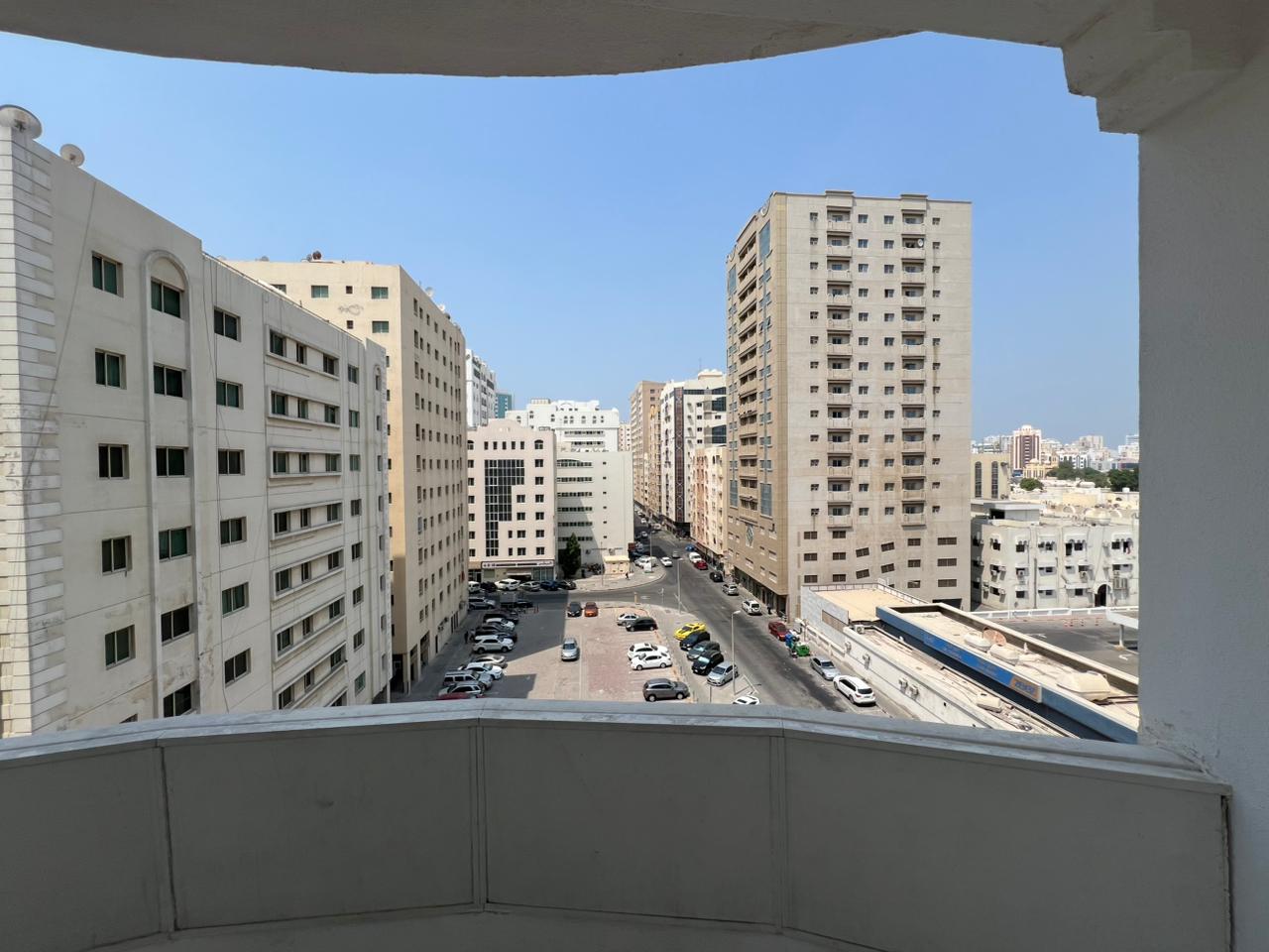 Two bedrooms and a living room with spacious areas, an open view, elegant decorative finishes and close to all services and facilities. A great oppor