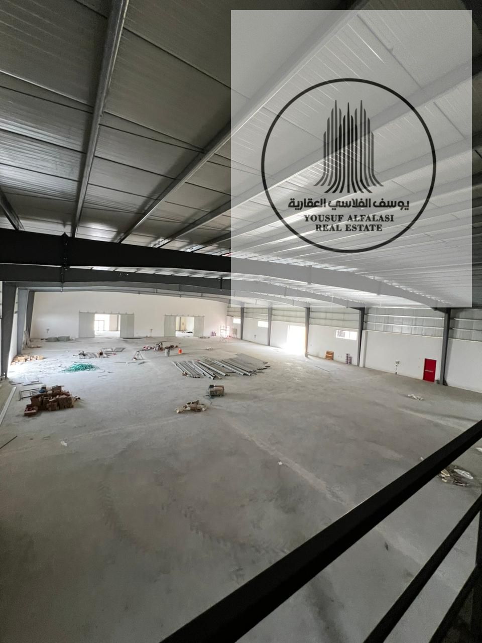 A showroom with robust specifications and large spaces