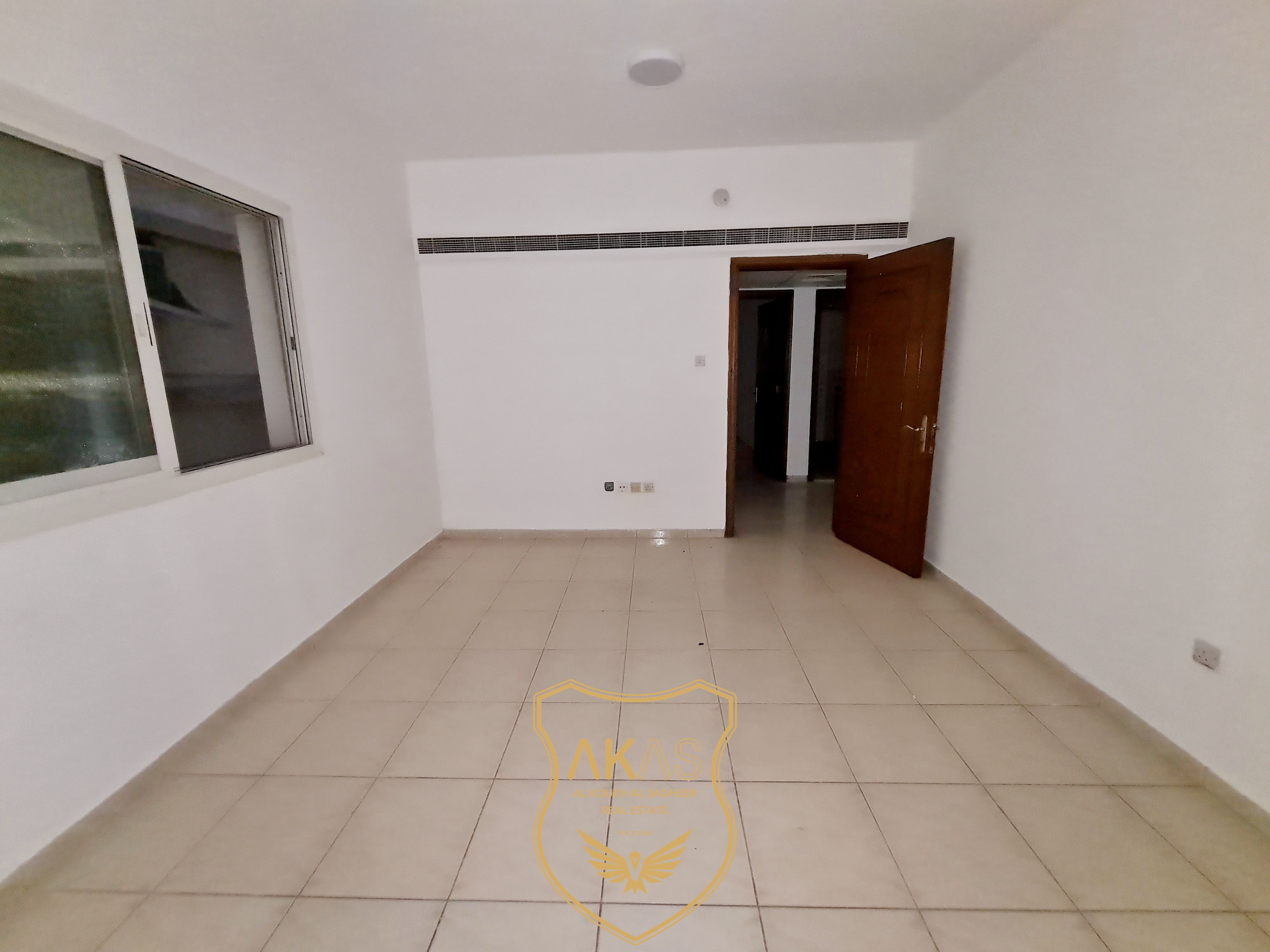 NEAR NMC HOSPITAL CENTRAL AC 1BHK WITH BALCONY NO DEPOSIT