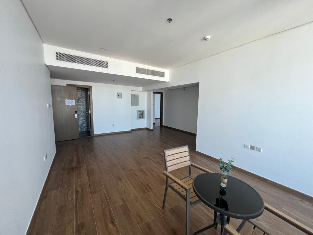Beautiful 3 bedrooms and a living room with parking, gym and swimming pool on the Dubai exit