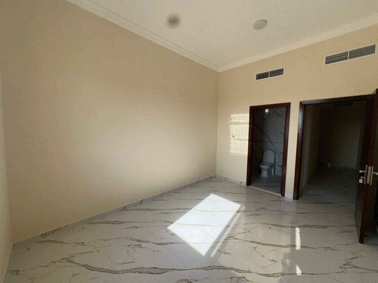Available for annual rent in Ajman: Two master bedrooms and a living room. Strategic location, close to amenities. Flexible payment options.