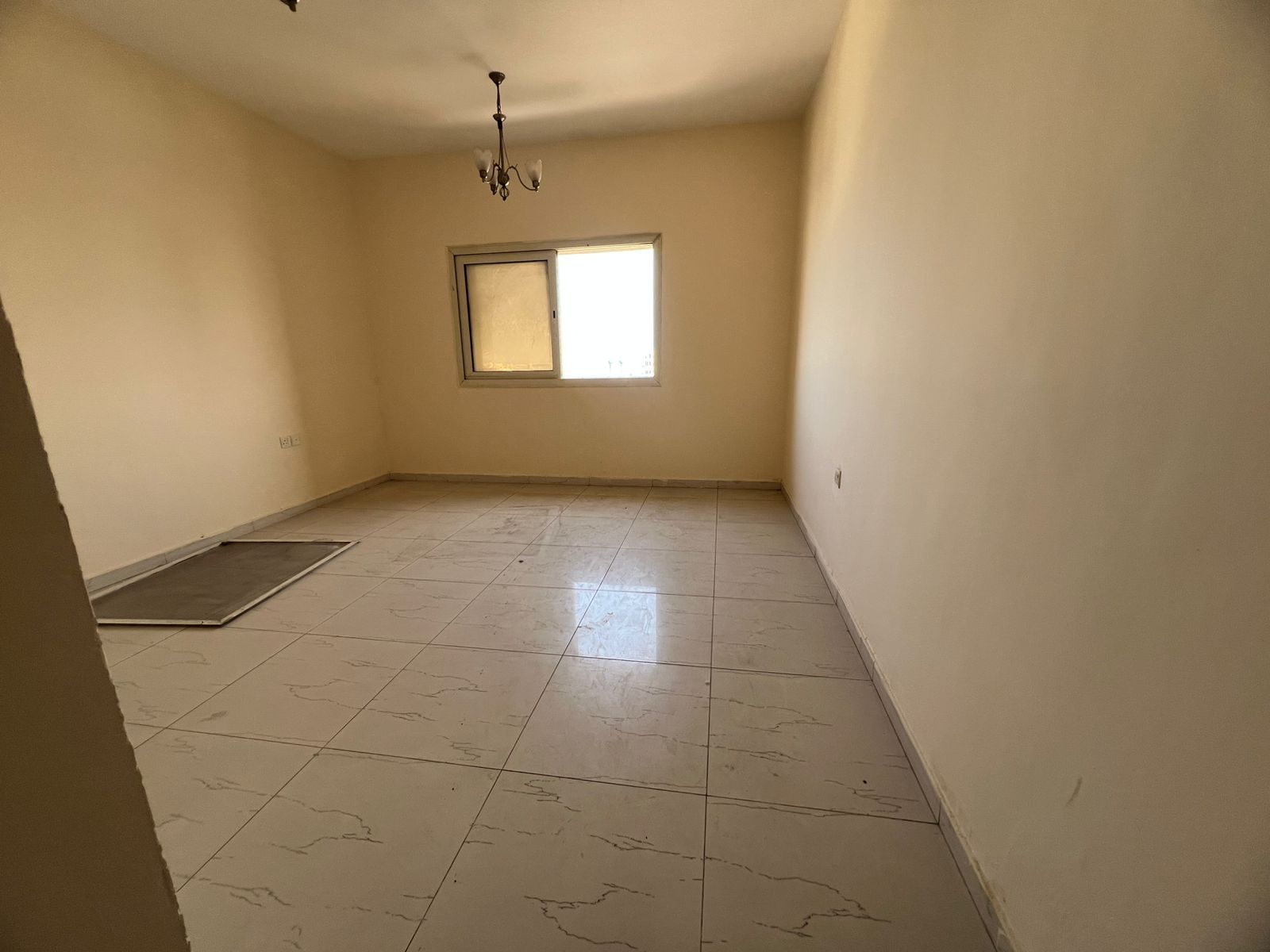 2 Bedroom Apartment for Rent in Al Jubail with Sea View, Prime Location Near Jubail Market & Bus Station, Affordable Price, 4 Payments