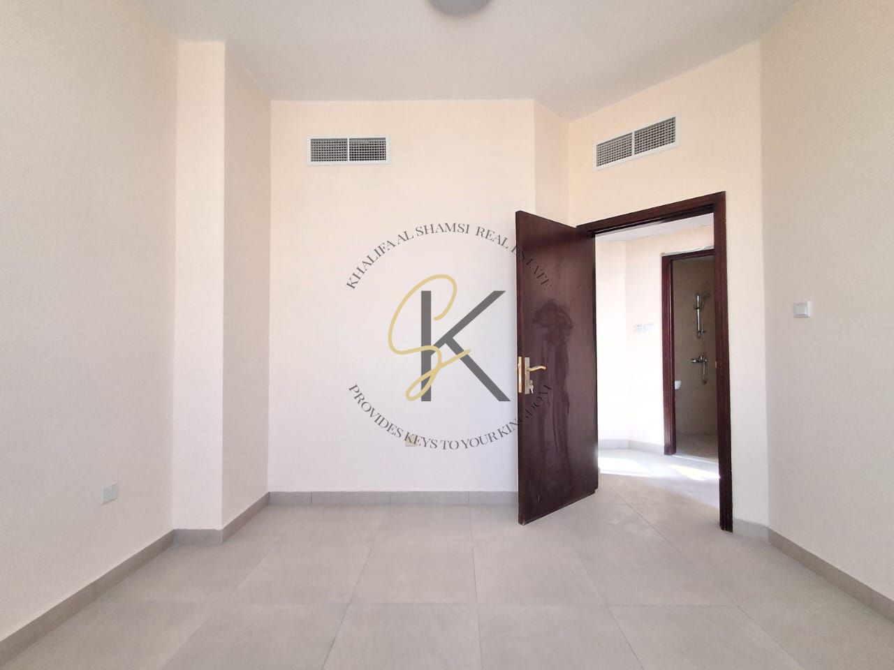 GOOD PRICE 1bhk IN MUWALIEH SHARJAH READY TO MOVE