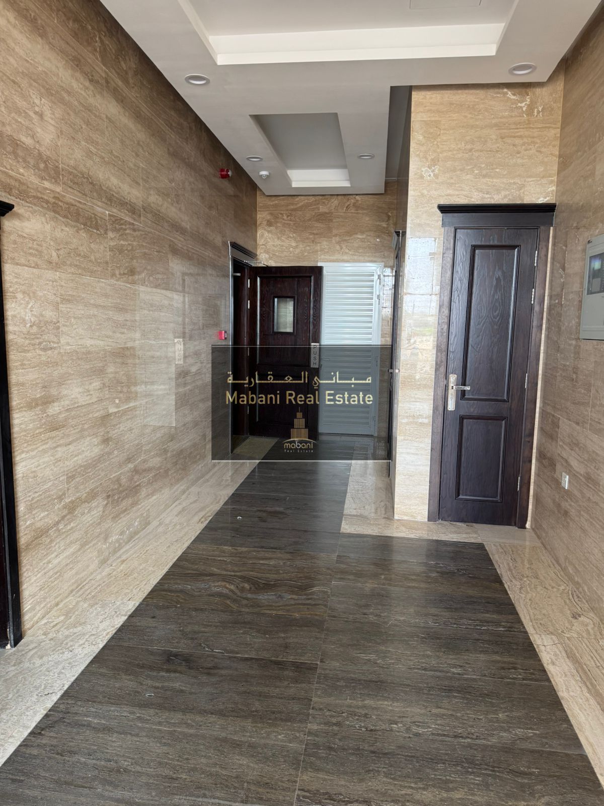 Building for sale in Al-Hoshi