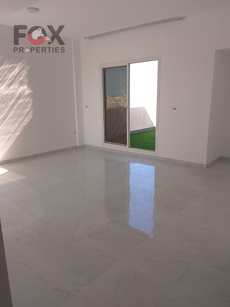 For annual rent, an apartment, a room, a living room, a closed kitchen, 2 bathrooms with a large roof, a master room with a wall cabinet, the first re