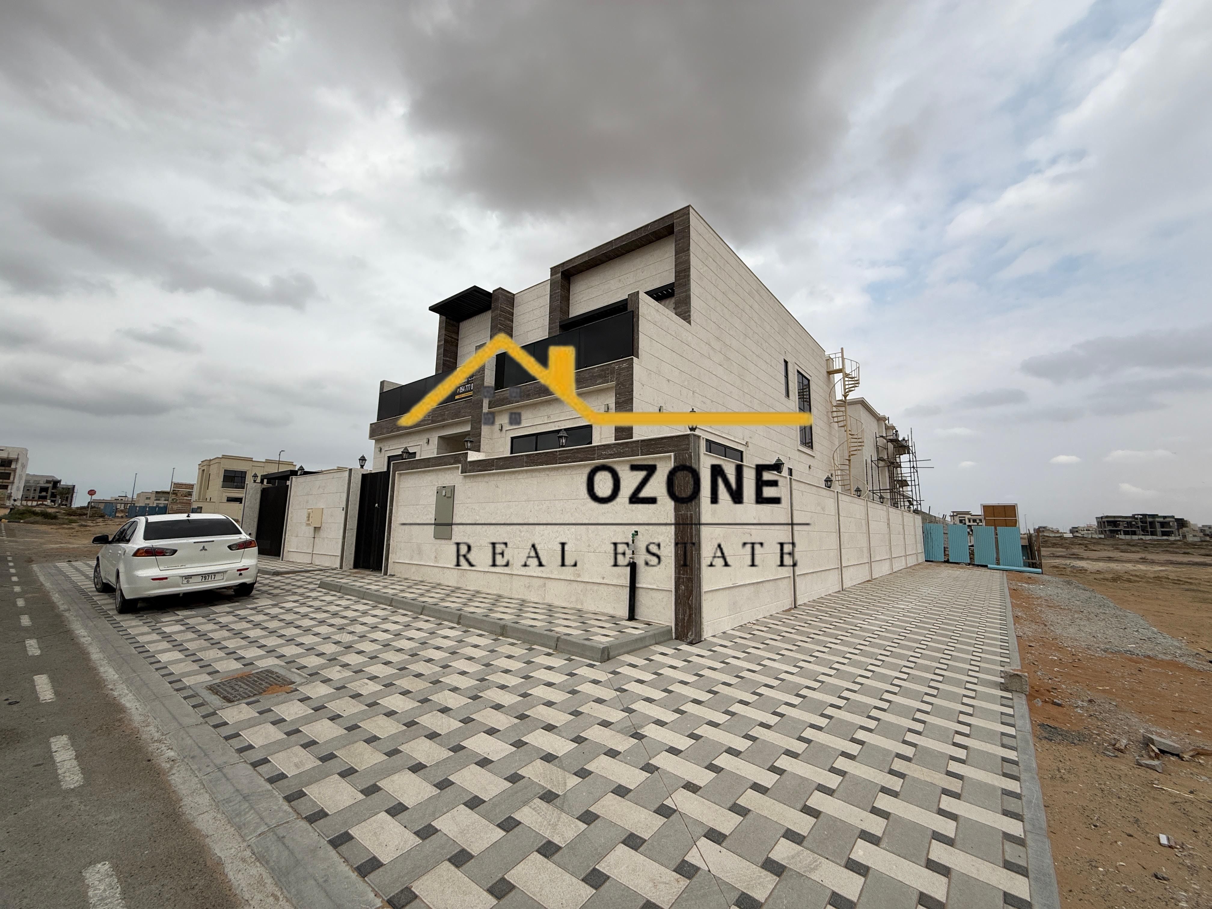 Luxurious 5 Bedrooms Villa\*Free Hold\*Stand Alone\Maid Room