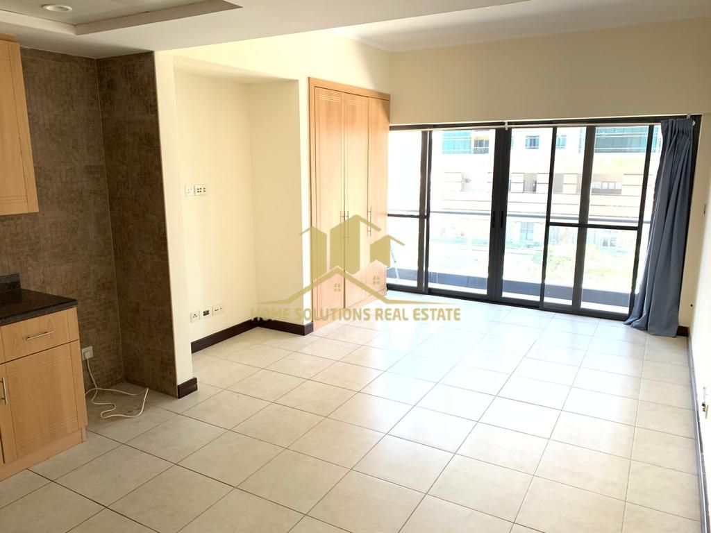 UNFURNISHED SPACIOUS STUDIO , WITH BALCONY , NEAR METRO