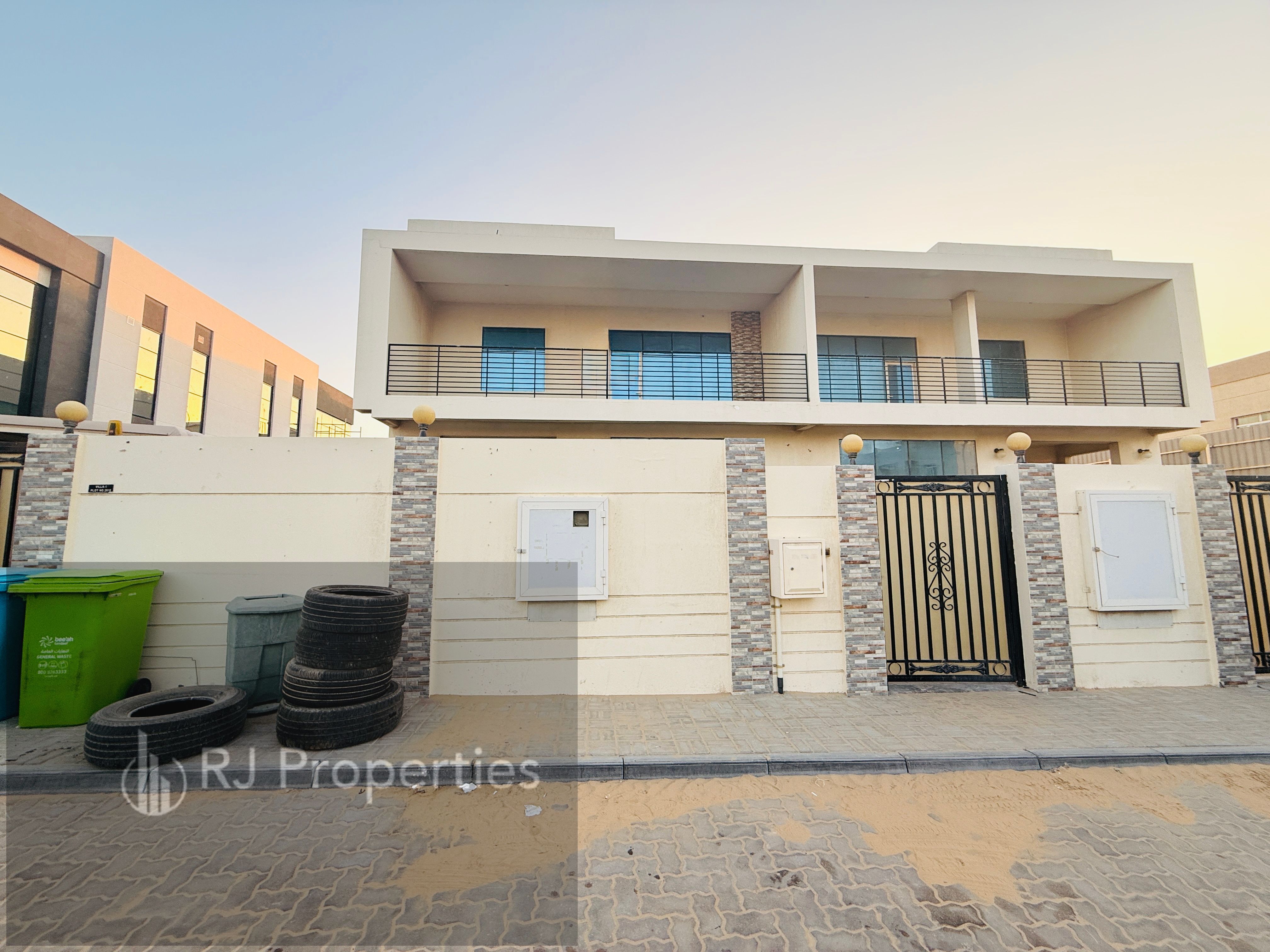 NO DEPOTS LUXURY 5BED ROOM VILLA WITH GARDEN JUST 130K