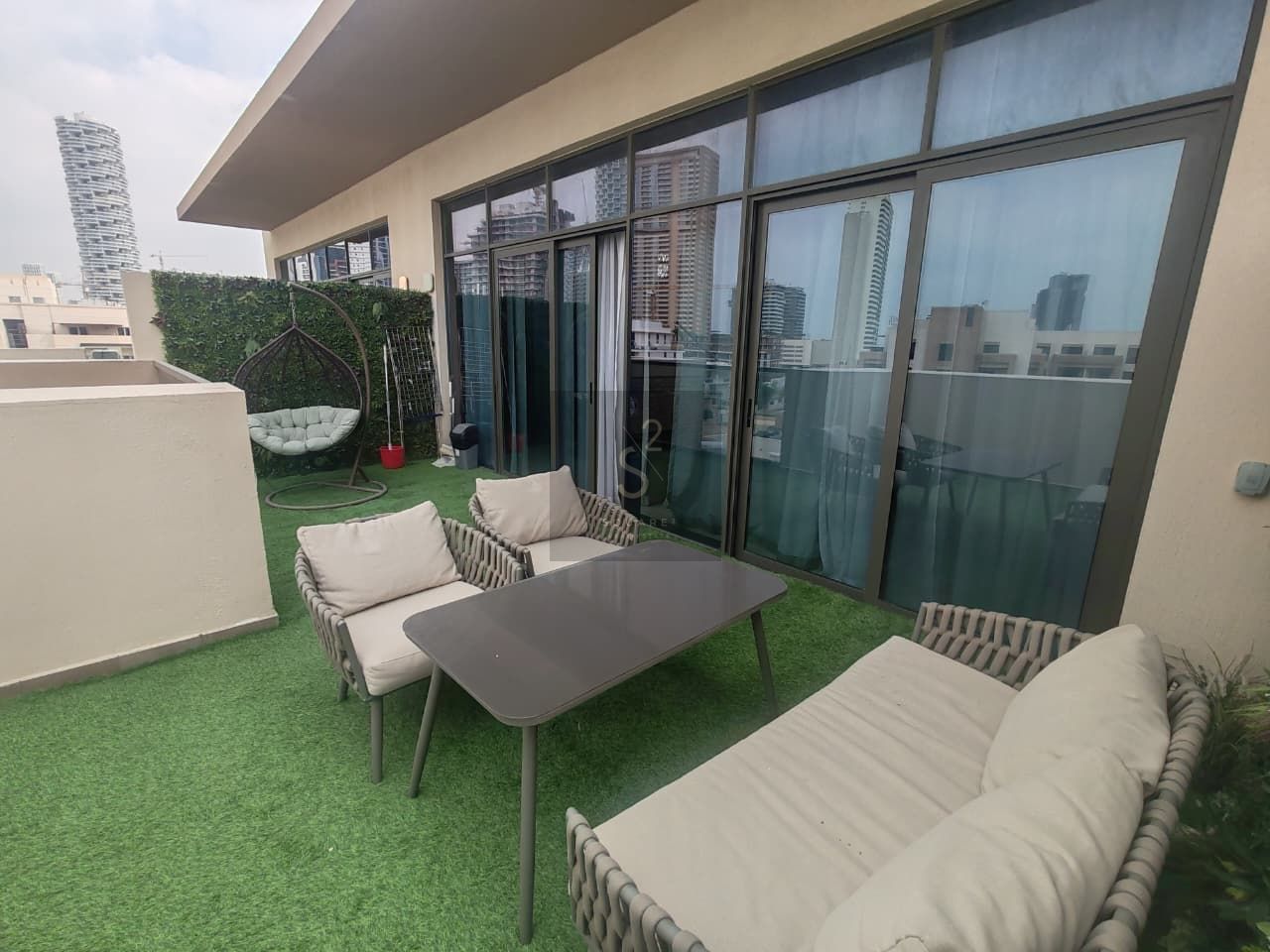 Spacious 2-Bed Duplex Residence in Eleganz