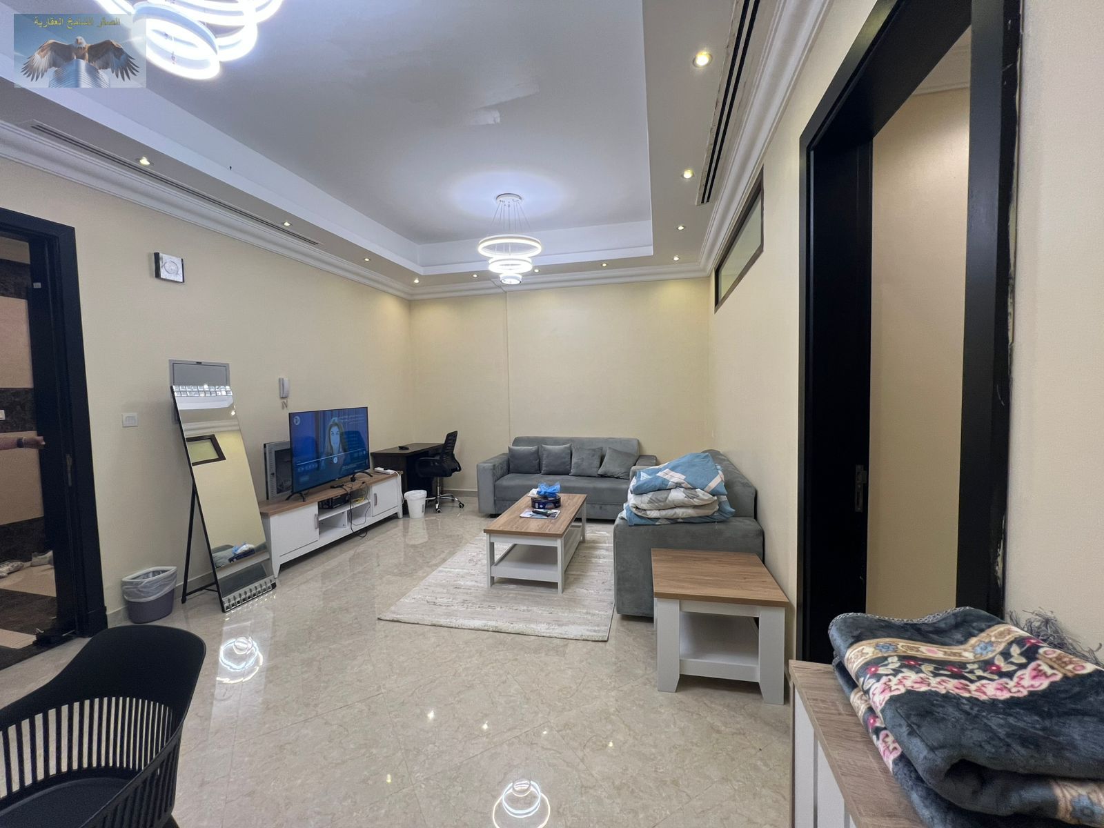 Three bedrooms and a hall with a store room, fully furnished, second tenant, including all bills and internet, ready to move in immediately.