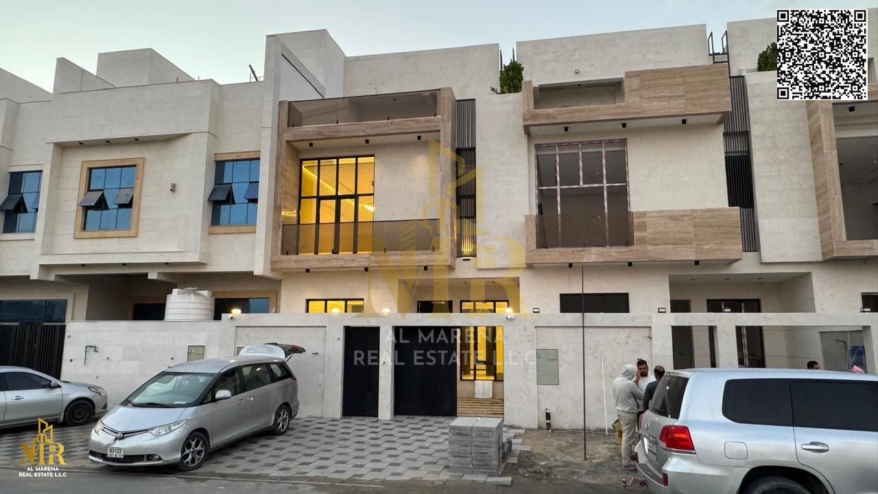 Modernly designed villa behind Al Humaidiya Park, two floors and roof, 5 master bedrooms with super modern finishes and spacious layout, prime quiet l