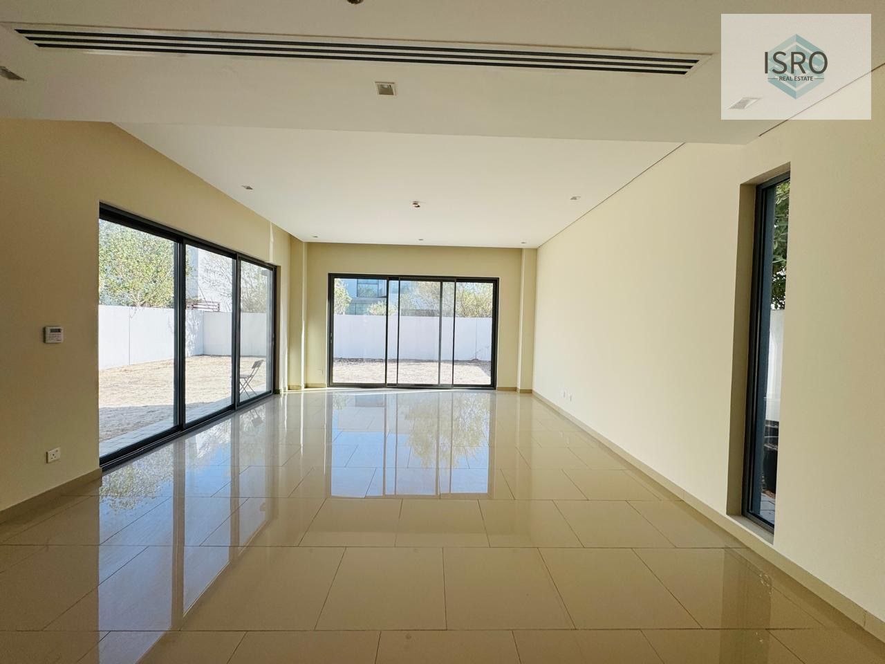 READY TO MOVE 4BEDROOM VILLA PRIME LOCATION WALKABLE DISTANCE TO CITY CENTER